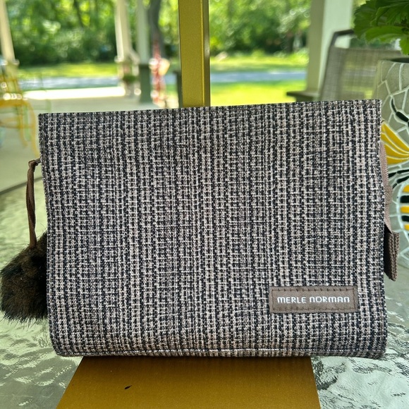NWOT-Merle Norman Textured Brown and White cosmetic bag - Picture 1 of 4